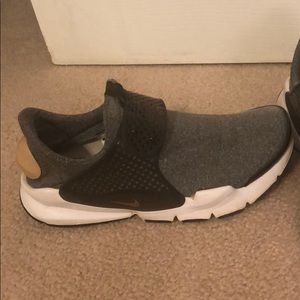 NIKE Sock Dart
